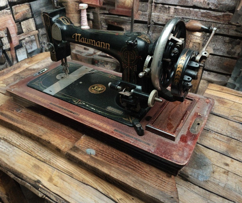 Antieke Naumann naaimachine met houten kist, Ophalen