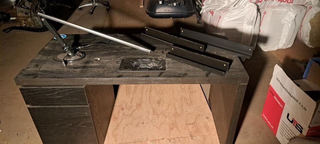Nagel stylistetafel met afzuiging lamp en nagellak plankjes., Ophalen