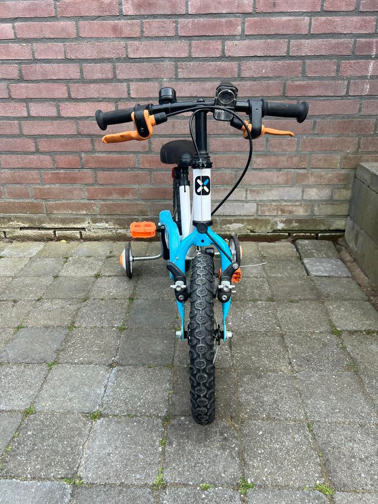 B'Twin kinderfiets 16 inch met zijwieltjes, Fietsen en Brommers, Fietsen | Kinderfietsjes, Ophalen, Zijwieltjes, 16 tot 20 inch