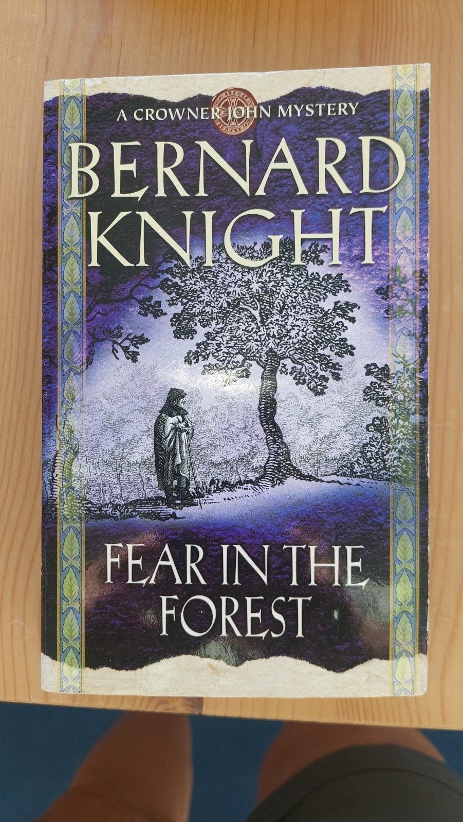 Fear in the Forest - Bernard Knight (A Crowner John Mystery), Boeken, Detectives, Ophalen of Verzenden, Gelezen, Bernard Knight