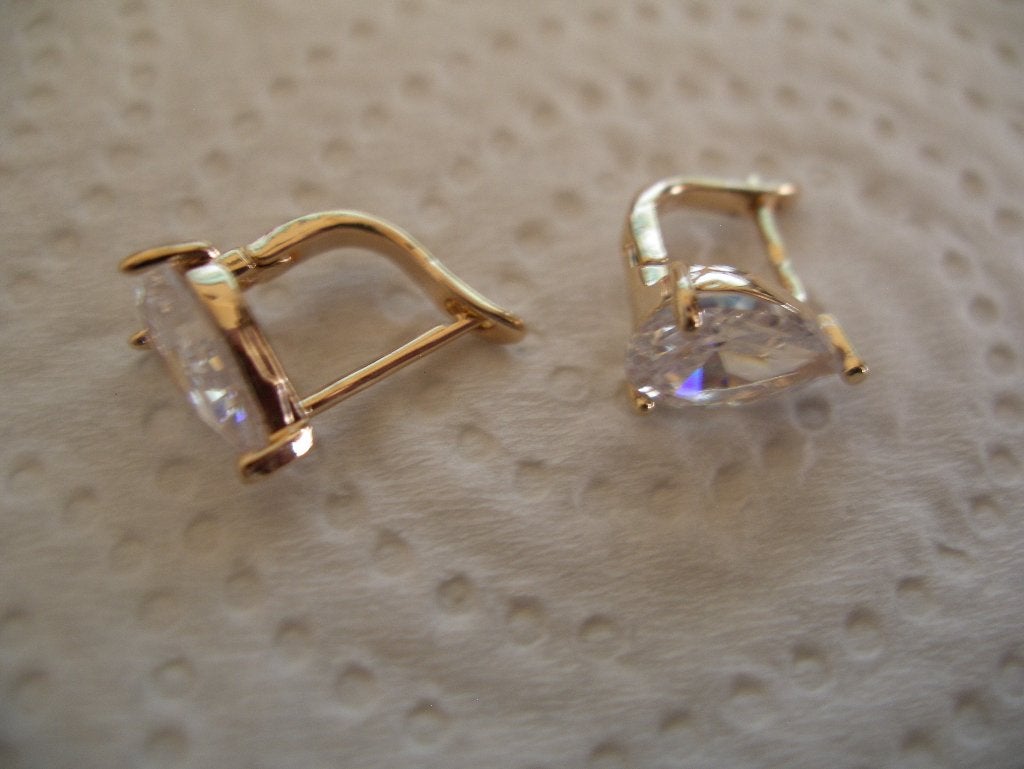 Een paar Goud Vergulde Oorbellen met Witte Zirkonia, Sieraden, Tassen en Uiterlijk, Verzenden, Goud, Oorbellen, Verguld