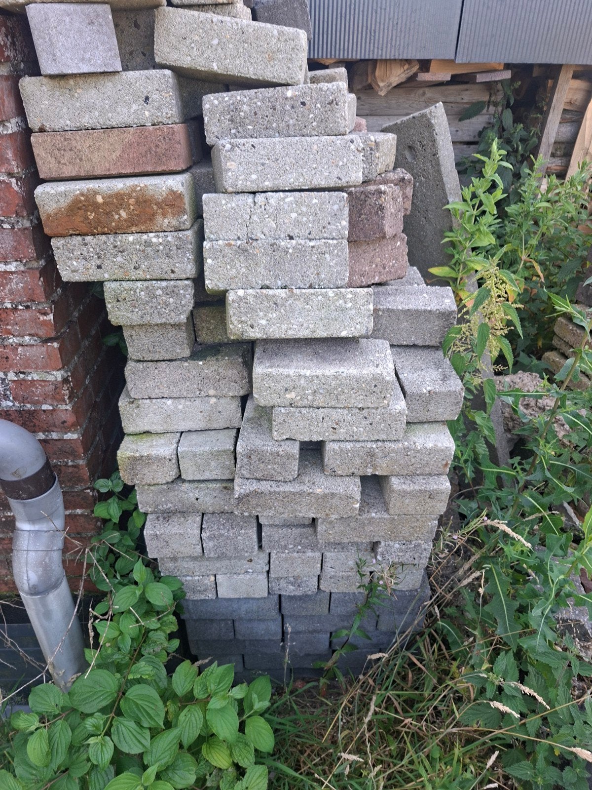 Gratis klinkers: lichtgrijs, donkergrijs en rood, Ophalen, Gebruikt, Beton, Klinkers