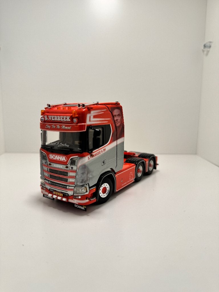 S. Verbeek & ZN Scania S730 Robbie Williams, Hobby en Vrije tijd, Modelauto's | 1:50, Ophalen of Verzenden, Zo goed als nieuw