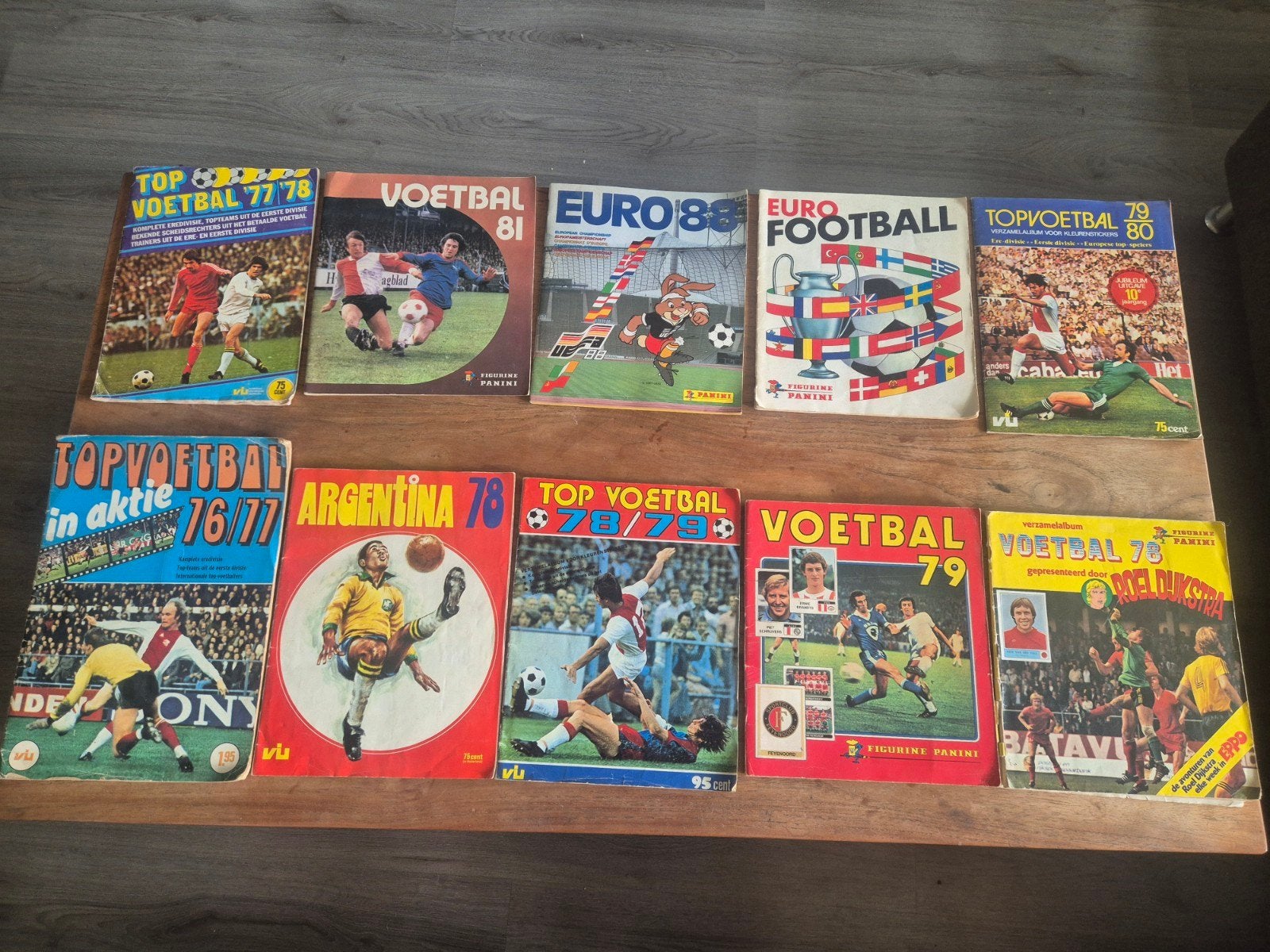 Vintage voetbalalbums (Panini & VU) 1976-1988 - 10 stuks, Ophalen of Verzenden, Gebruikt, Overige sporten, Boek of Tijdschrift