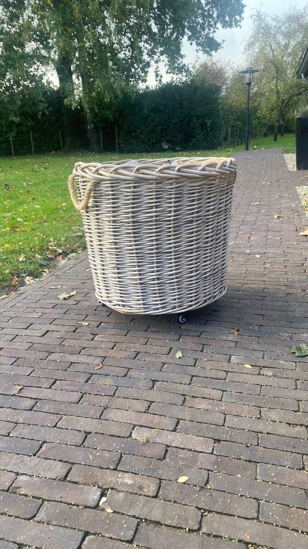Grote rieten planten bak met wagentje, Ophalen, Overige materialen, Gebruikt, Rond