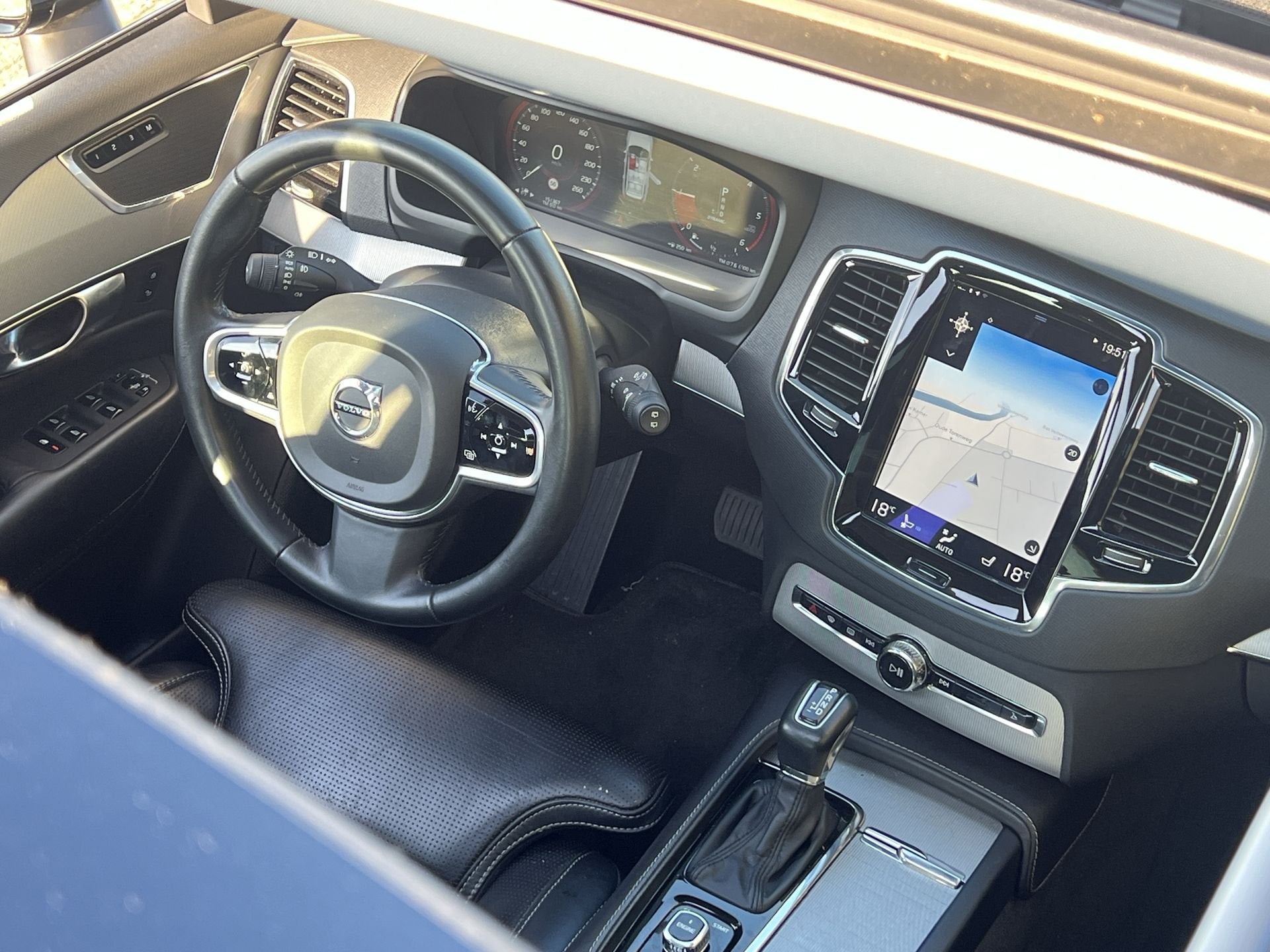 Volvo XC90 2.0 D4 Inscription |DEALER ONDERHOUDEN|PANO|STOEL, Auto's, Volvo, 1849 kg, 1969 cc, 7 stoelen, Zwart
