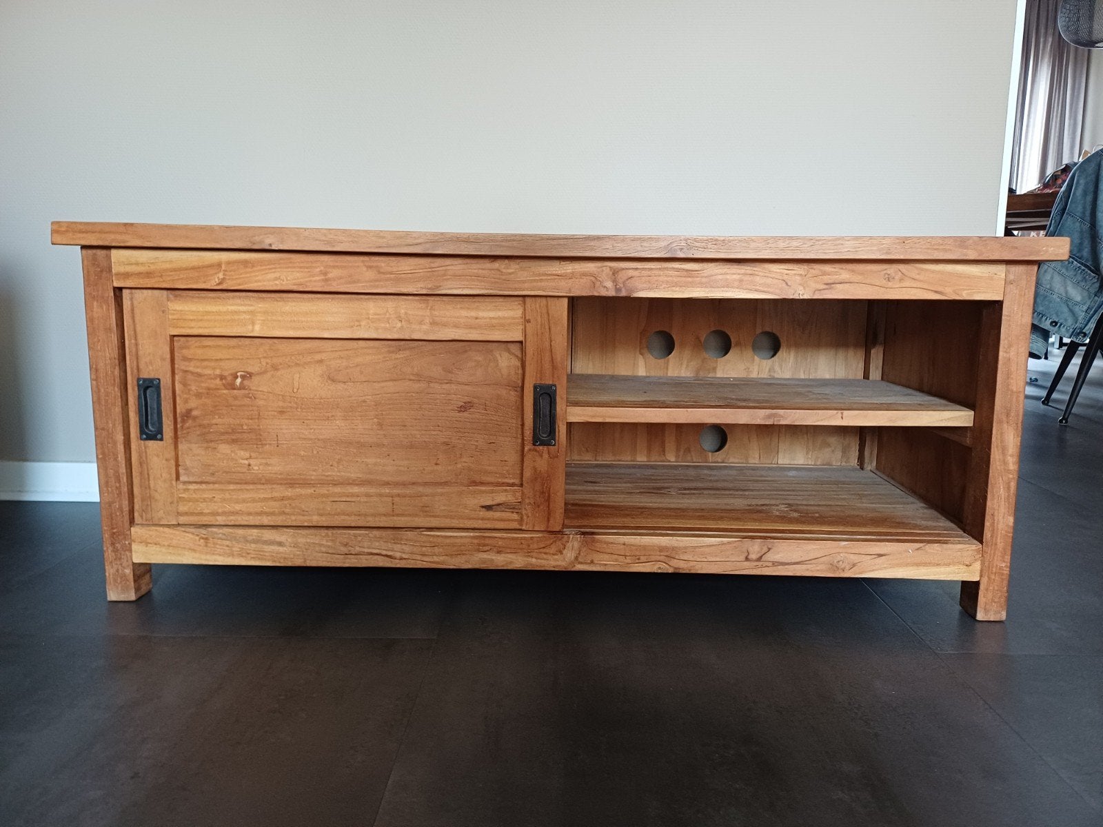 Teak TV-meubel met schuifdeur, Ophalen, 100 tot 150 cm, Teakhout, Zo goed als nieuw