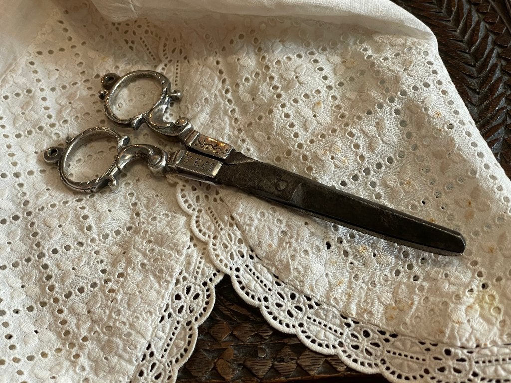 18de eeuw coupeuse schaar voor aan chatelaine naaigerei, Ophalen