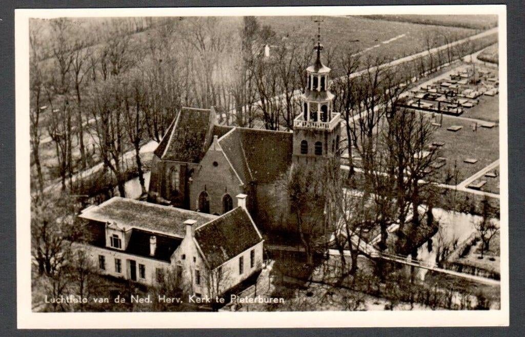 Oude Ansicht Pieterburen Luchtfoto van de Ned. Herv. Kerk Gr, Verzamelen, Ansichtkaarten | Nederland, Ophalen of Verzenden, 1940 tot 1960