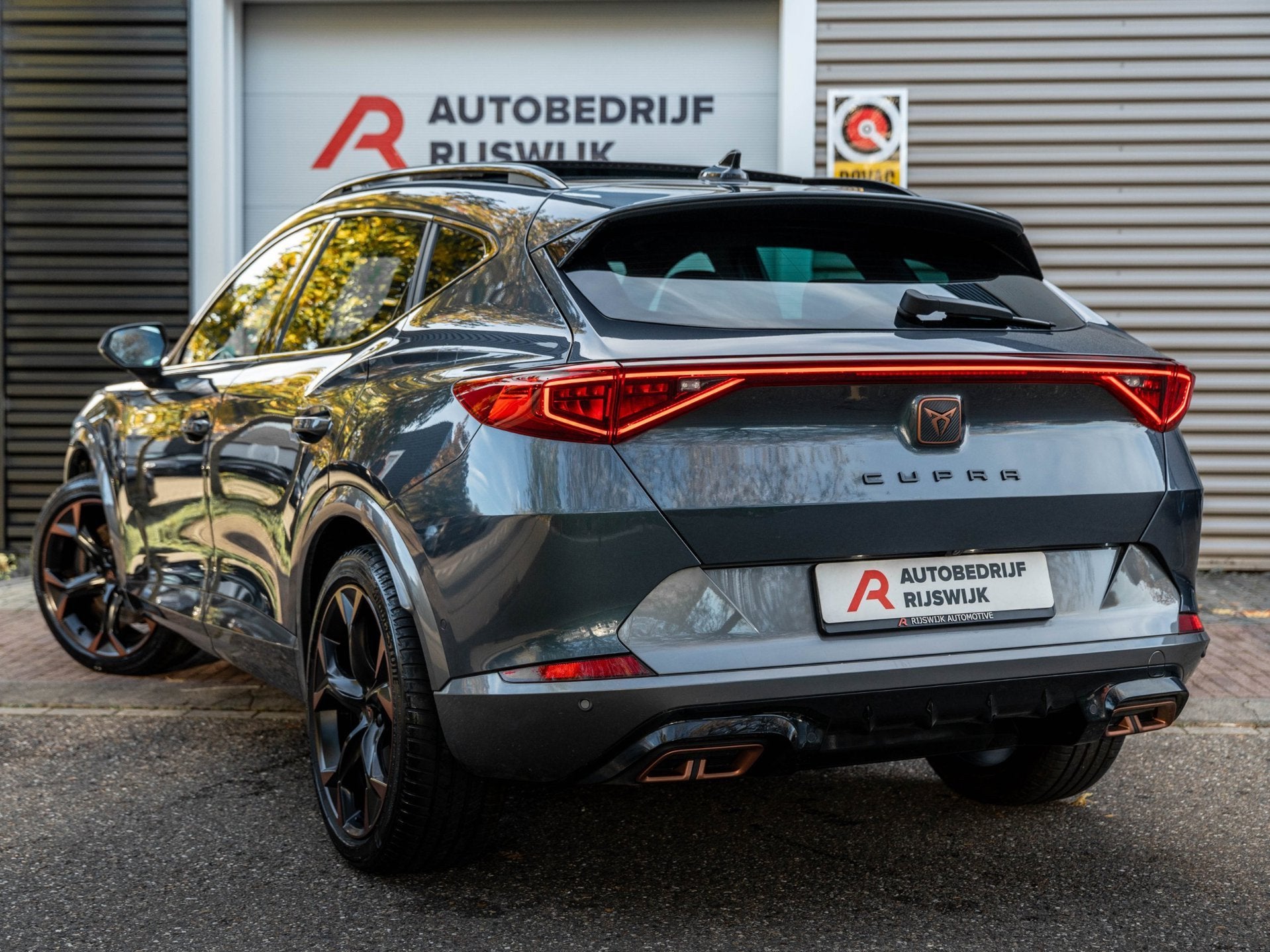 Cupra Formentor 1.4 e-Hybrid VZ Copper Edition Pano/Schaalst, Auto's, Verwarmde buitenspiegels, Gebruikt, Euro 6, 4 cilinders