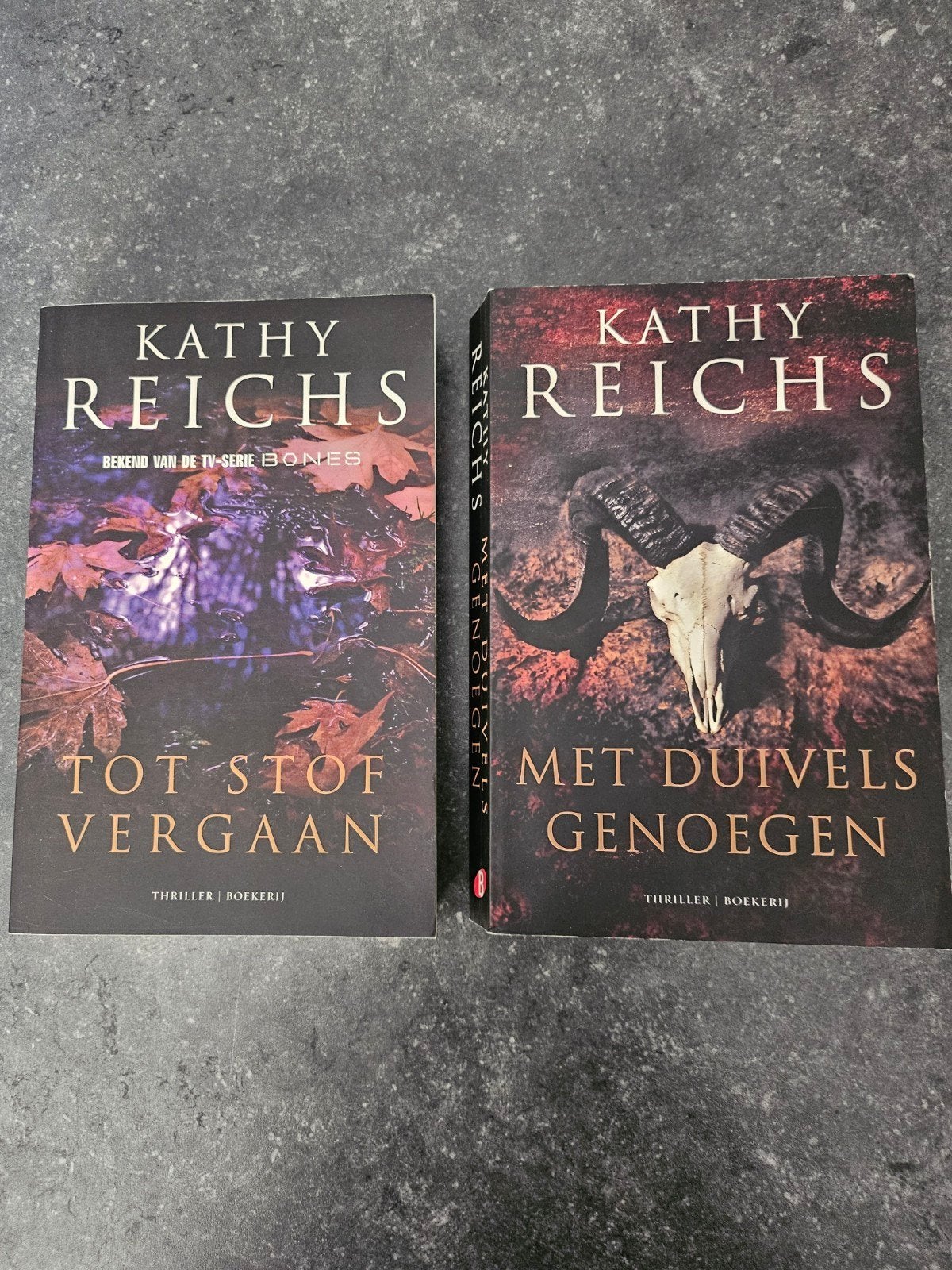 Kathy Reichs: Tot Stof Vergaan & Met Duivels Genoeg, Ophalen of Verzenden, Gelezen, Kathy Reichs, Nederland