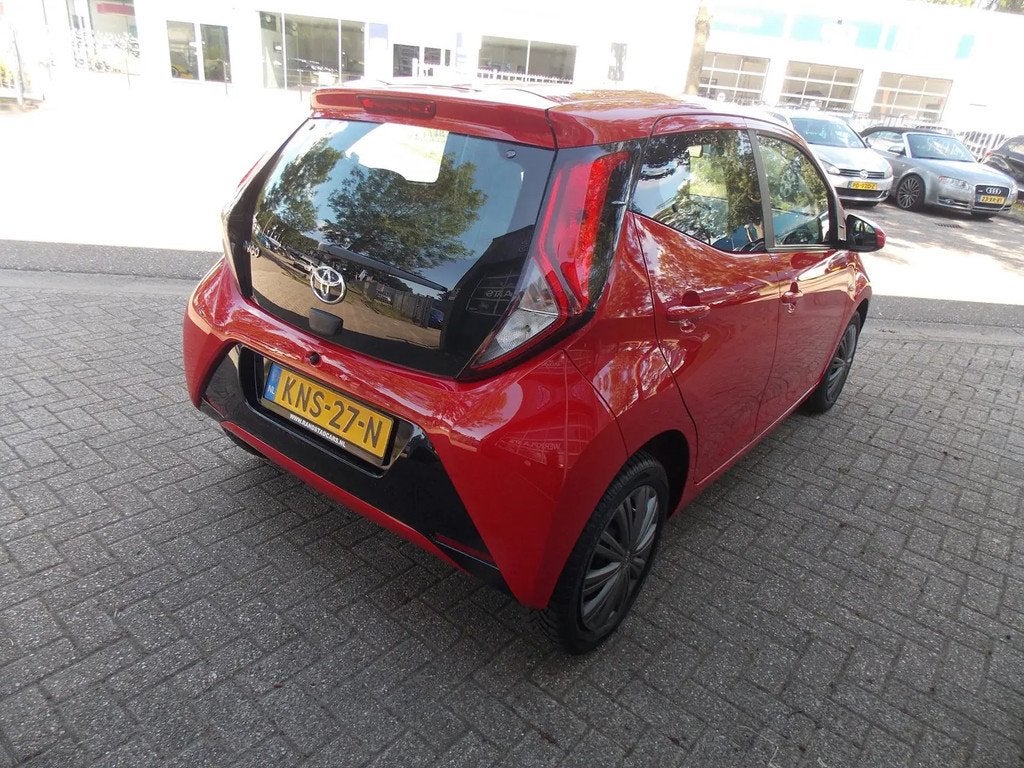 Toyota Aygo 1.0 VVT-i x-play Airco Camera Elek € 10.499,00, Voorwielaandrijving, Gebruikt, Euro 6, 4 stoelen