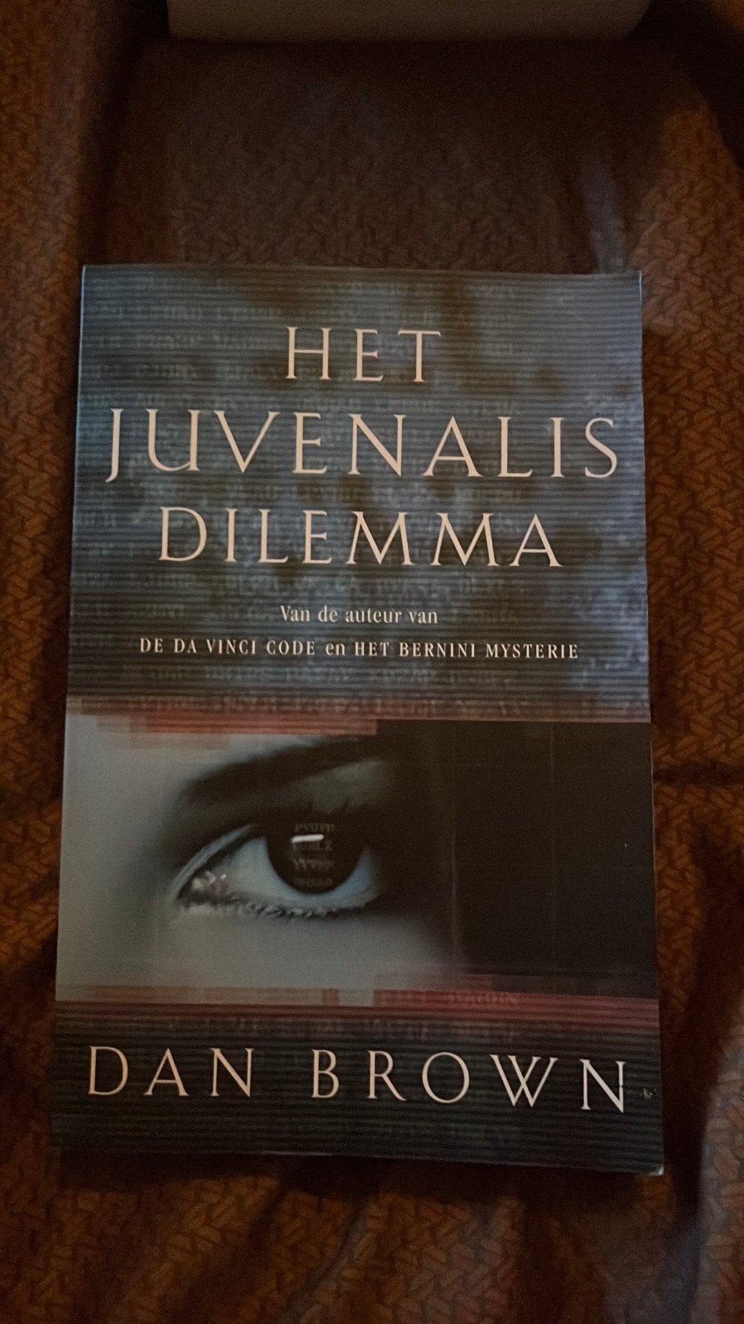 Boek het juvinalis dilemma, Dan Brown, Ophalen of Verzenden, Zo goed als nieuw