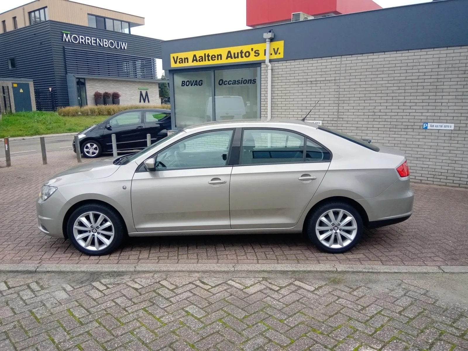 SEAT Toledo 1.2 TSI Enjoy INCL NIEUWE APK, AFLEVERINGSBEURT, Auto's, Seat, Gebruikt, Zwart, 4 cilinders, 1055 kg