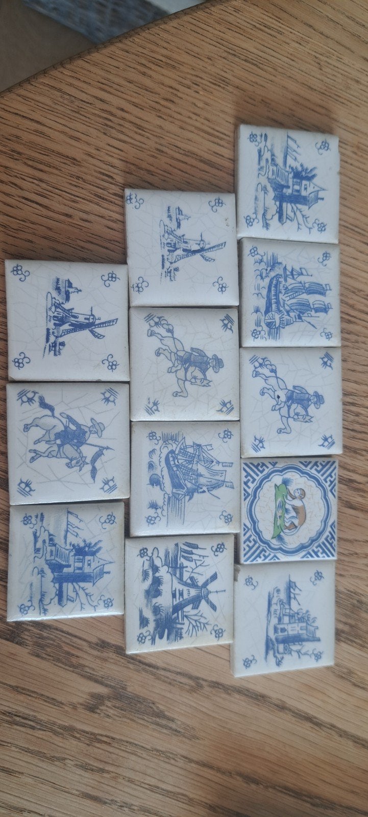 Set van 13 antieke Delfts blauwe tegels, diverse motieven, Ophalen of Verzenden