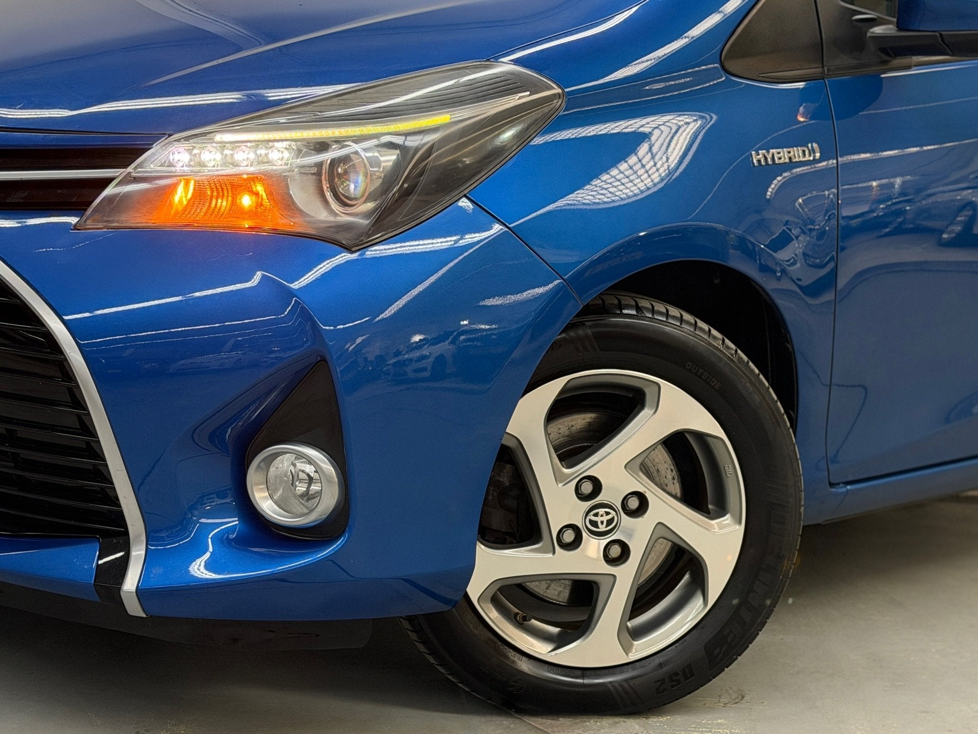 Toyota Yaris 1.5 Hybrid Aspiration Achteruitrijcamera Cruise, Auto's, Dealer onderhouden, Gebruikt, 4 cilinders, Blauw