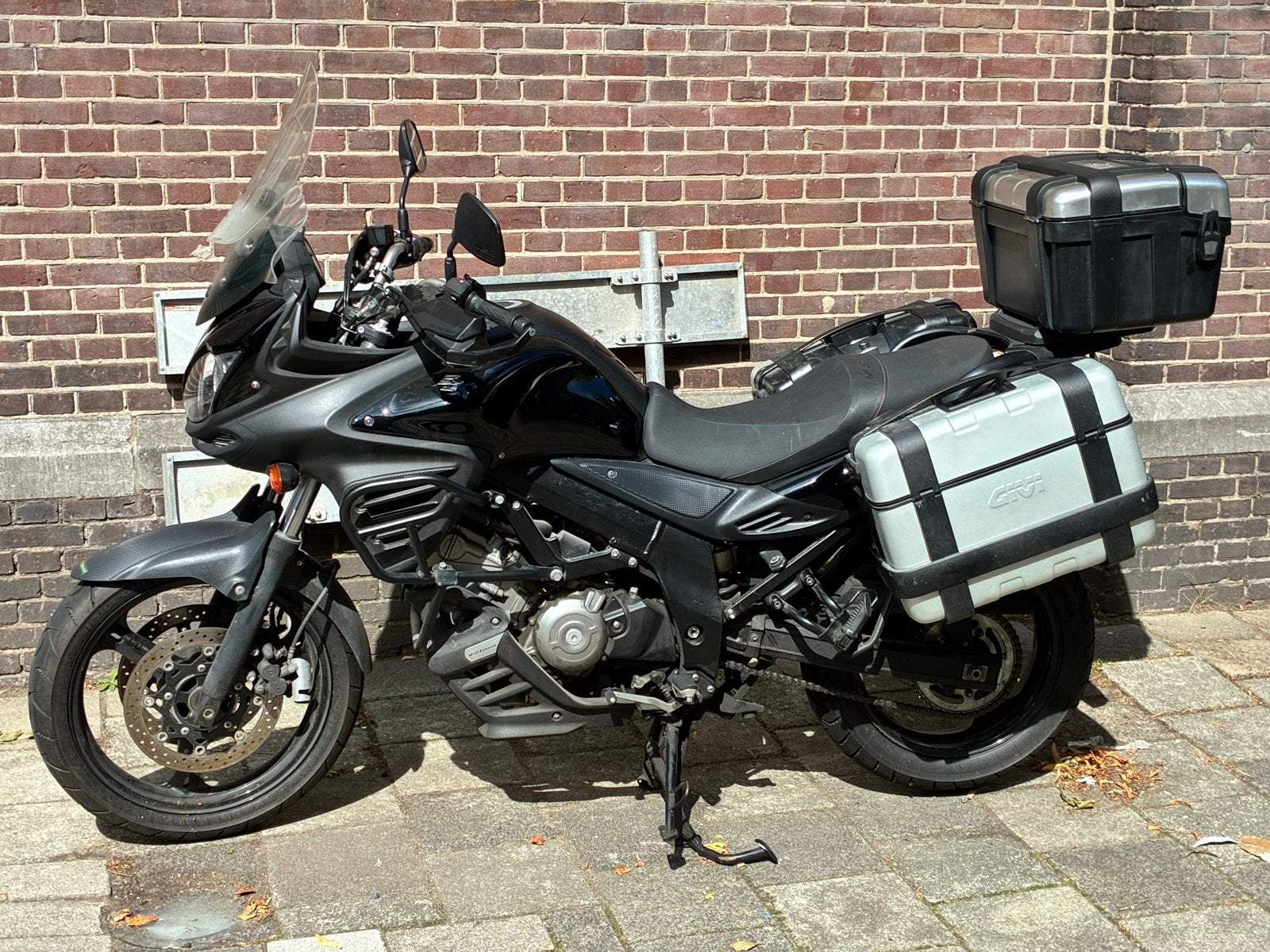 Suzuki Vstrom 650 Black Rhino uit 2016 - Incl. koffers, 2 cilinders, Gebruikt, Particulier, Meer dan 35 kW