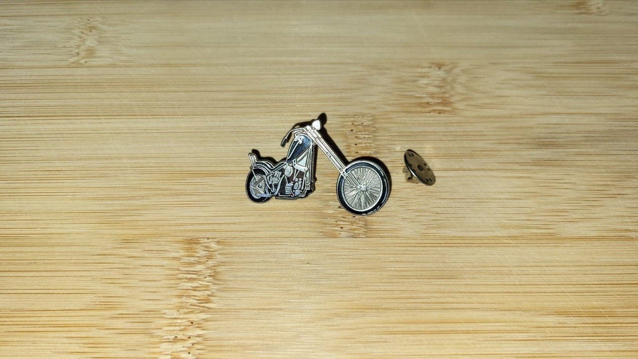 Unieke Motorfiets Speldje - Vintage Stijl Pin, Verzenden, Zo goed als nieuw, Transport, Speldje of Pin