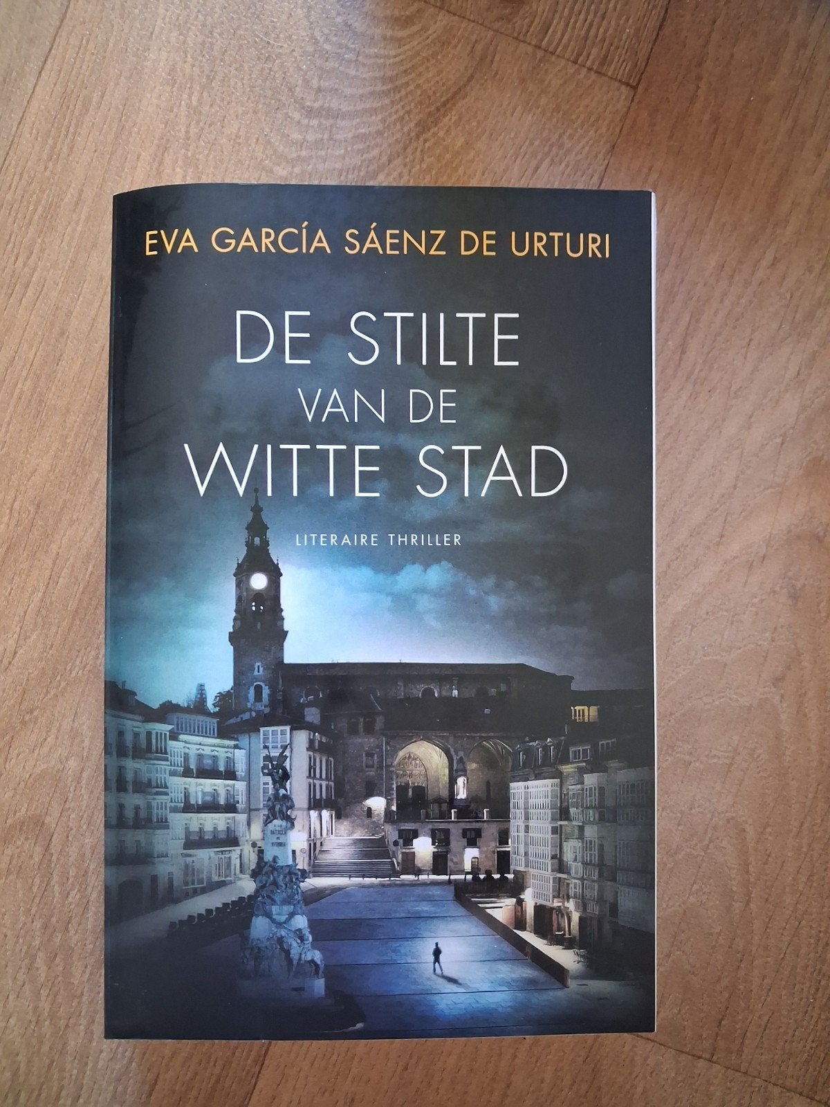 De Stilte van de Witte Stad - Eva García Sáenz de Urturi, Ophalen of Verzenden, Zo goed als nieuw, Eva García Sáenz de Urturi