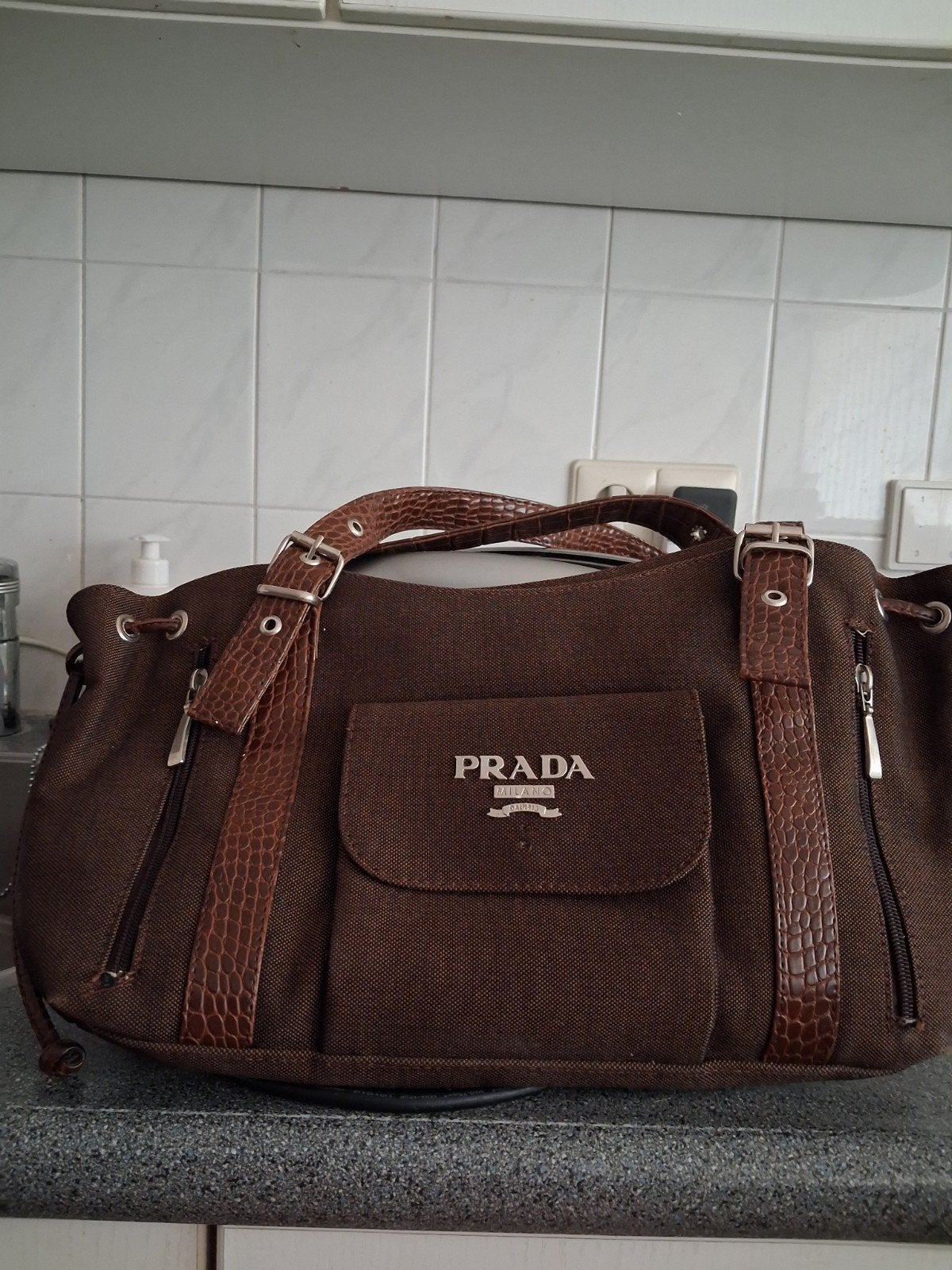 MÓÓÓÓI ... PRADA DAMESTAS IN FRAAIE BRUINE KLEUR, Ophalen of Verzenden, Zo goed als nieuw, Bruin, Handtas