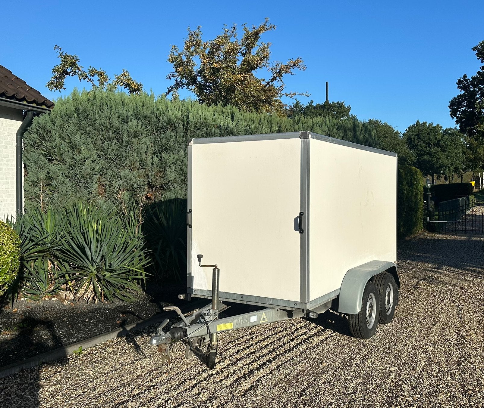 Saris geremde gesloten aanhanger  L305xB130xH155 2000KG, Ophalen, Zo goed als nieuw