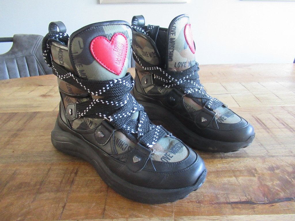 Love Moschino boots leger print maat 38, Love Moschino, Lage of Enkellaarzen, Ophalen of Verzenden, Zo goed als nieuw