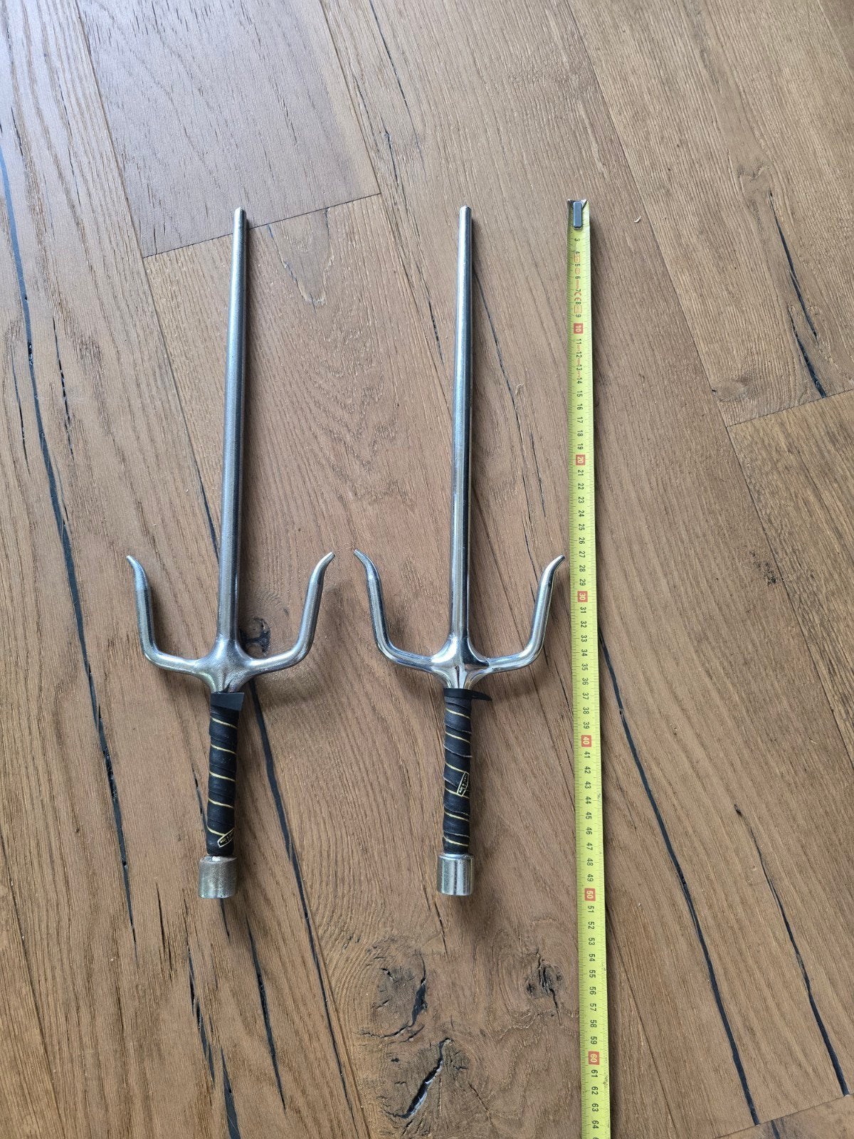 Originele Metalen Sai Vorken Set – Vintage  - 50 cm., Ophalen of Verzenden, Gebruikt, Karate, Vechtsportmateriaal