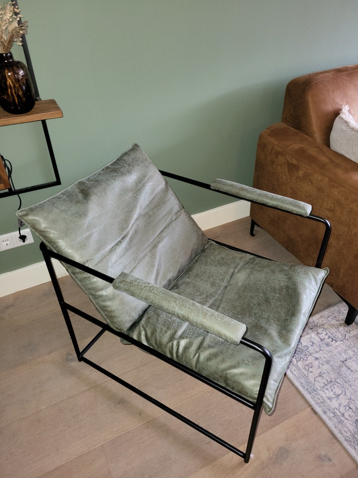 Stoere groene leren fauteuil met zwart metalen frame, Huis en Inrichting, Ophalen, Gebruikt, Overige kleuren, Industrieel, Modern