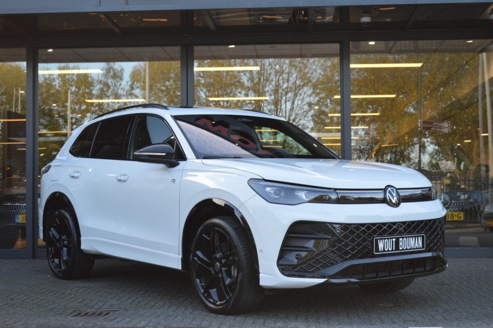 Volkswagen Tiguan 1.5 eHybrid R-Line IQ Leder Panorama Memor, Auto's, 4 cilinders, Wit, Hybride Elektrisch/Benzine, SUV of Terreinwagen