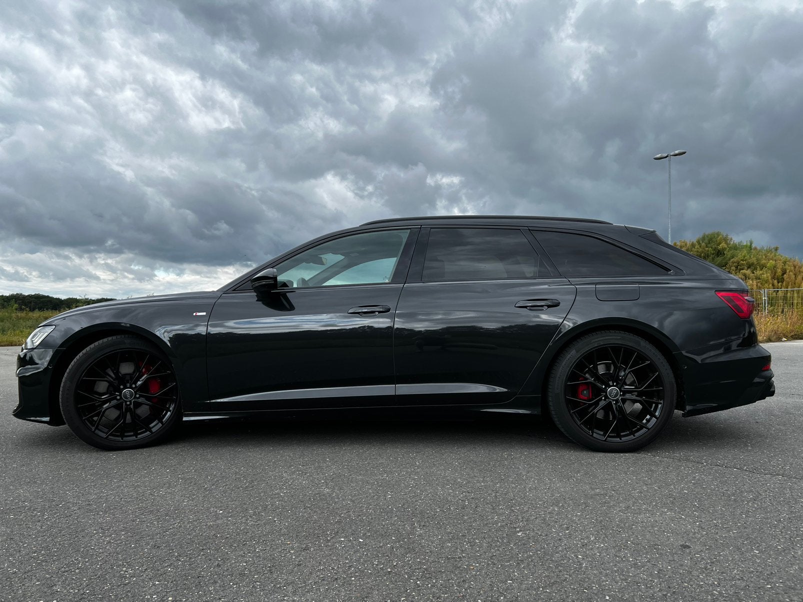 Audi A6 55 Tfsi e Quattro 367pk vesiviusgrijs S6 look, Sportstoelen, Zwart, Stationwagon, Vierwielaandrijving