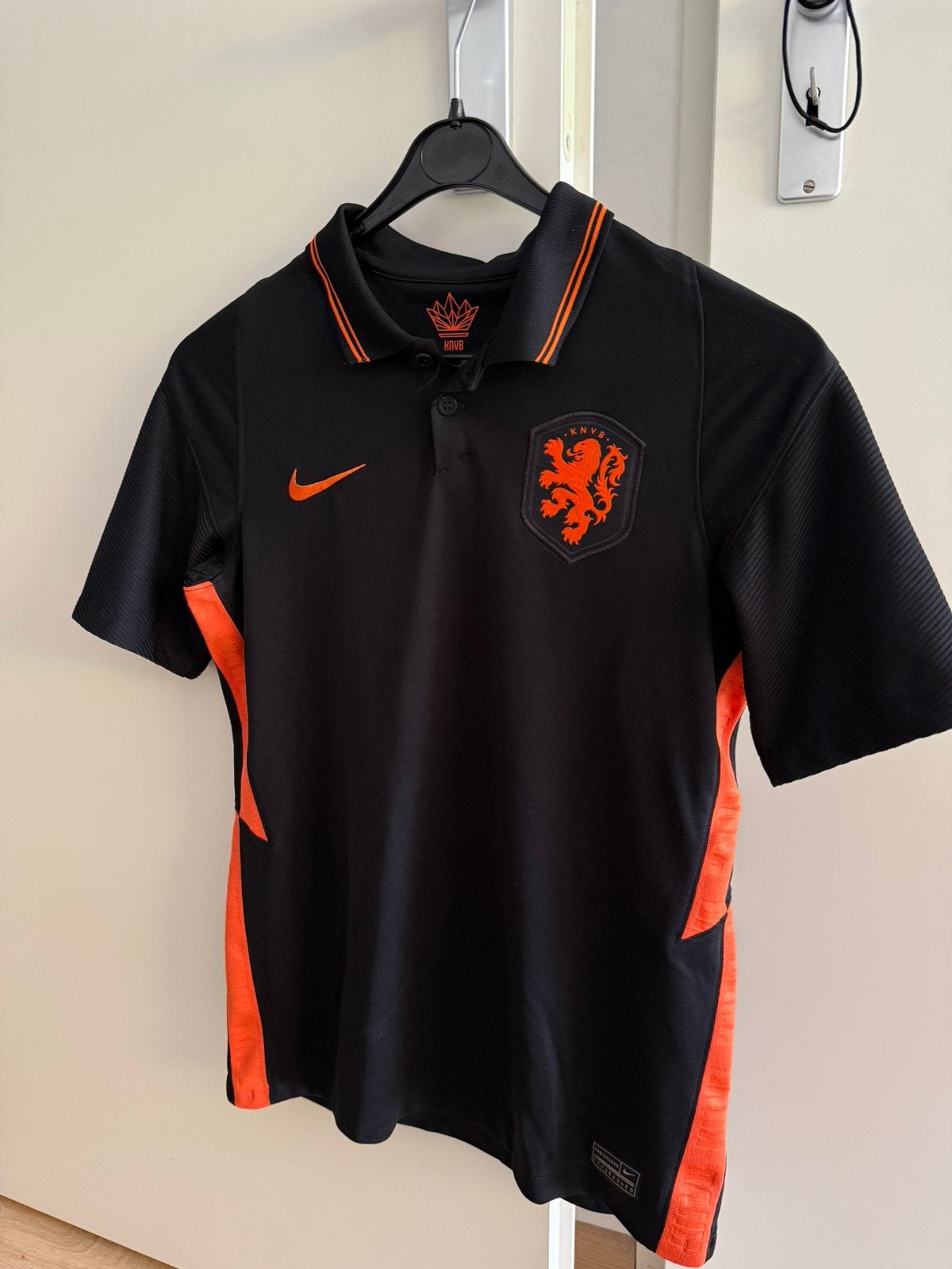 KNVB Ned. Elftal Shirt Zwart Oranje Kids Maat XL (158-170), Maat XS of kleiner, Ophalen of Verzenden, Zo goed als nieuw, Shirt