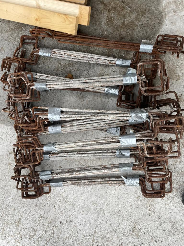 Isobouw powerkist 350mm beugels bekisting, Doe-het-zelf en Verbouw, IJzerwaren en Bevestigingsmiddelen, Ophalen, Zo goed als nieuw