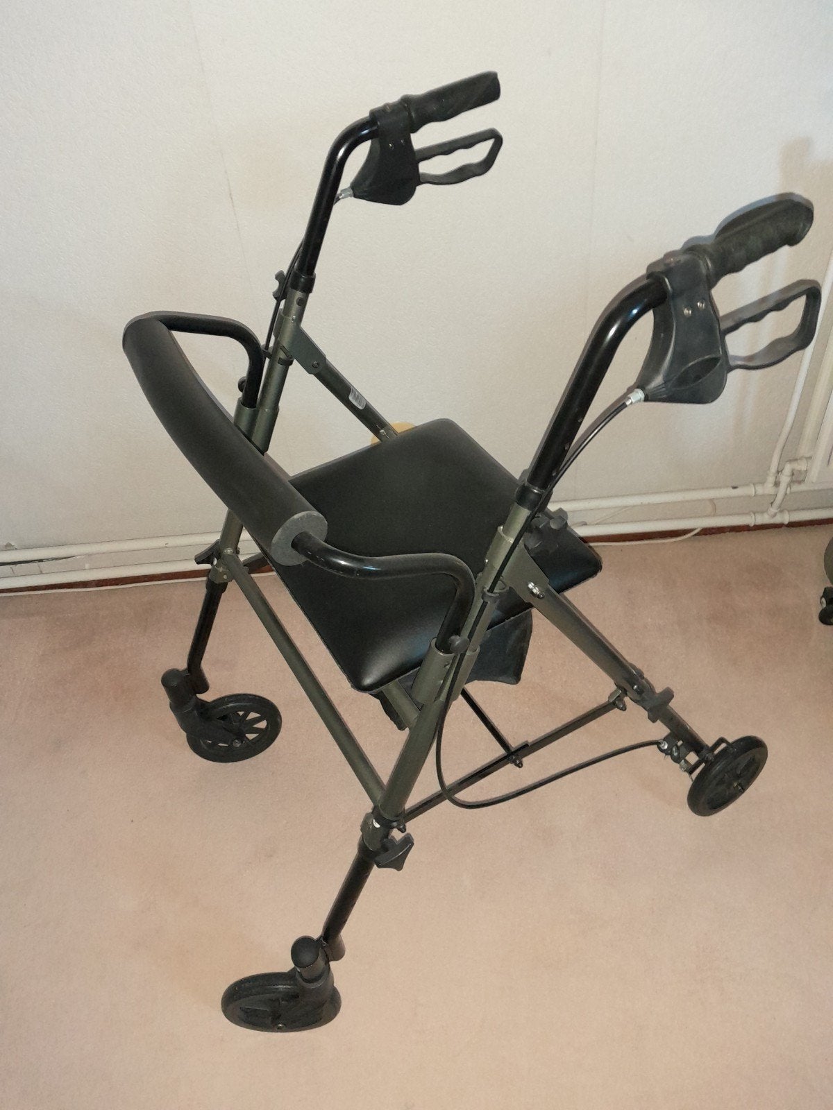 rollator (nauwelijks gebruikt), Ophalen, Lichtgewicht, Zo goed als nieuw