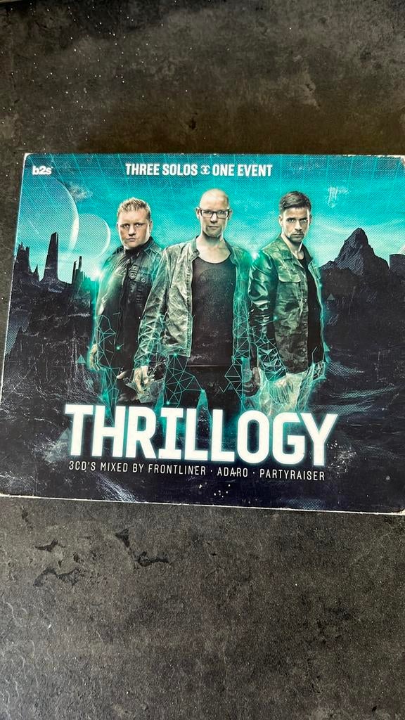 Frontliner - Adaro - Partyraiser / Thrillogy (3CD), Cd's en Dvd's, Ophalen of Verzenden, Zo goed als nieuw