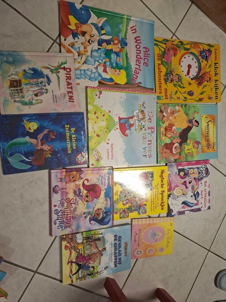 Meisjes boeken, diverse sprookjes, Boeken, Ophalen of Verzenden, Zo goed als nieuw, Fictie algemeen