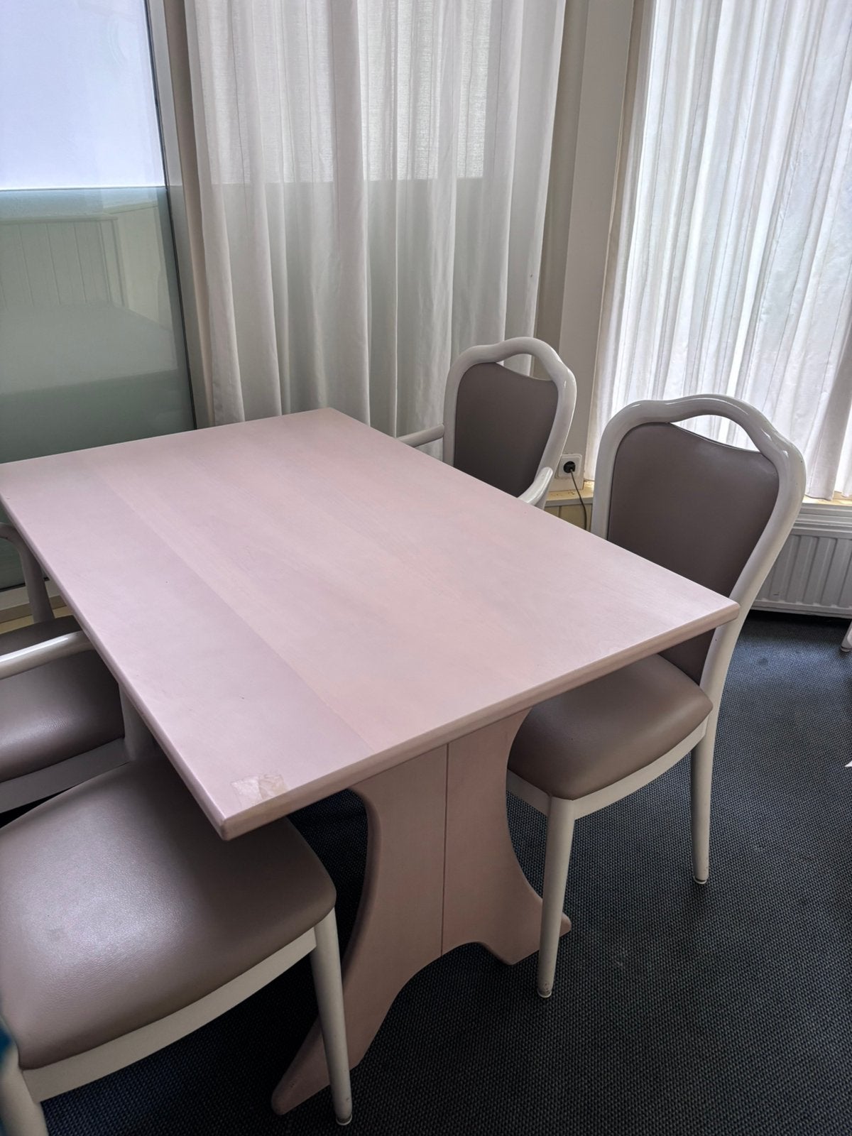 6 setjes van tafel met 4 stoelen, Ophalen, Zo goed als nieuw, 8 stoelen of meer
