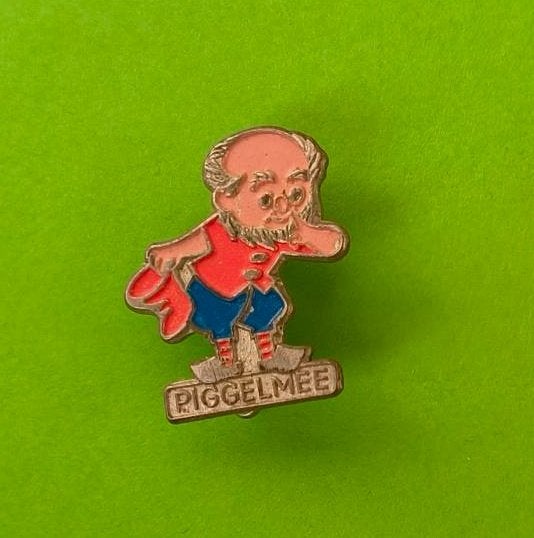 Speld/broche Piggelmee, Verzamelen, Ophalen of Verzenden, Zo goed als nieuw, Figuurtje, Speldje of Pin