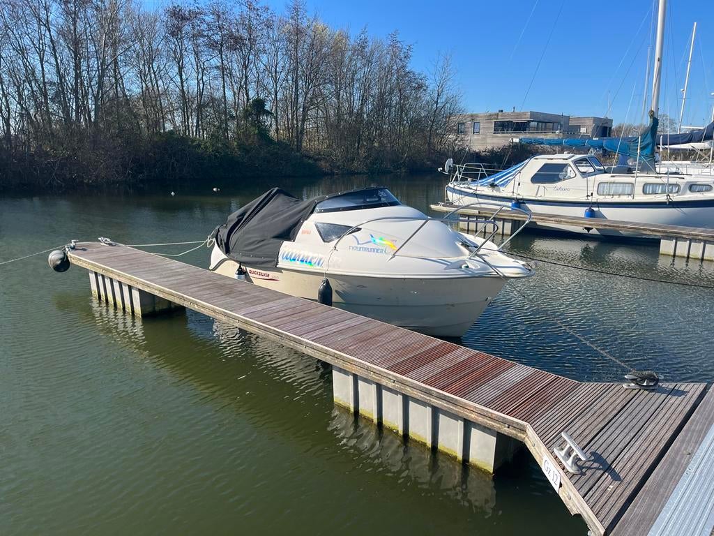 Quicksilver 460 met vaste tank en nieuw dekzeil, Ophalen of Verzenden