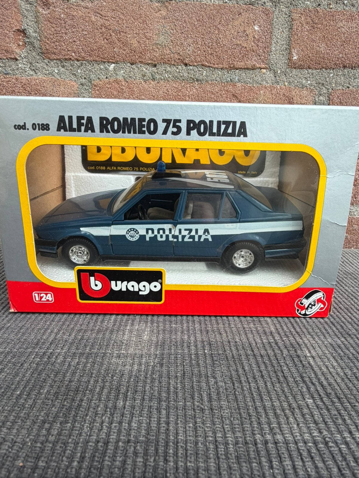 1:24 Bburago Alfa Romeo 75 Polizia, Ophalen of Verzenden, Gebruikt, Auto, Bburago