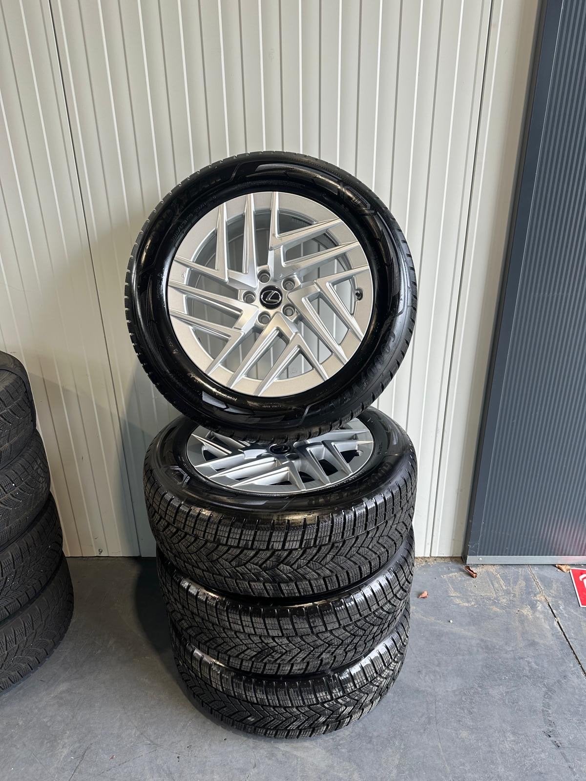 Lexus RX (vanaf 2023) Winterwielen 235/60R19 Origineel, Auto-onderdelen, Gebruikt, Banden en Velgen, Winterbanden, 235 mm