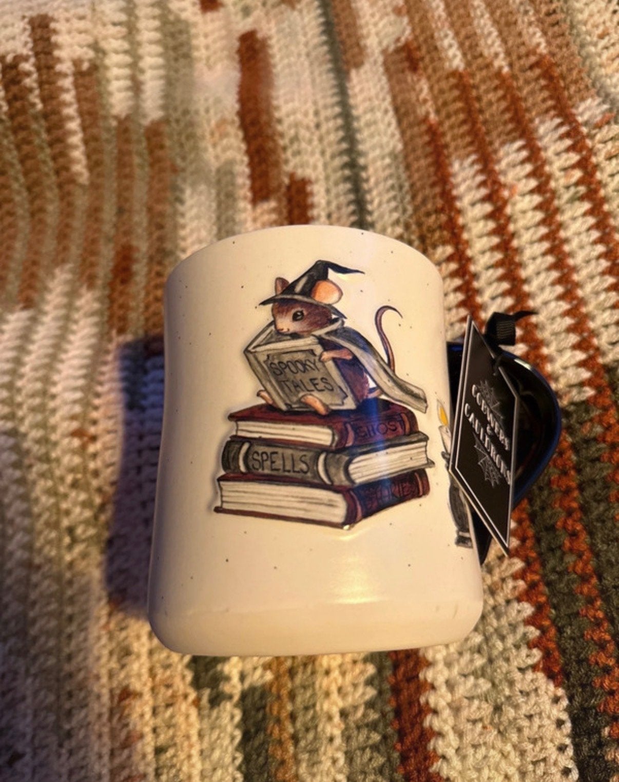 Halloween mok met muis en boeken - Nieuw, Huis en Inrichting, Overige typen, Nieuw, Ophalen of Verzenden, Steen/keramiek