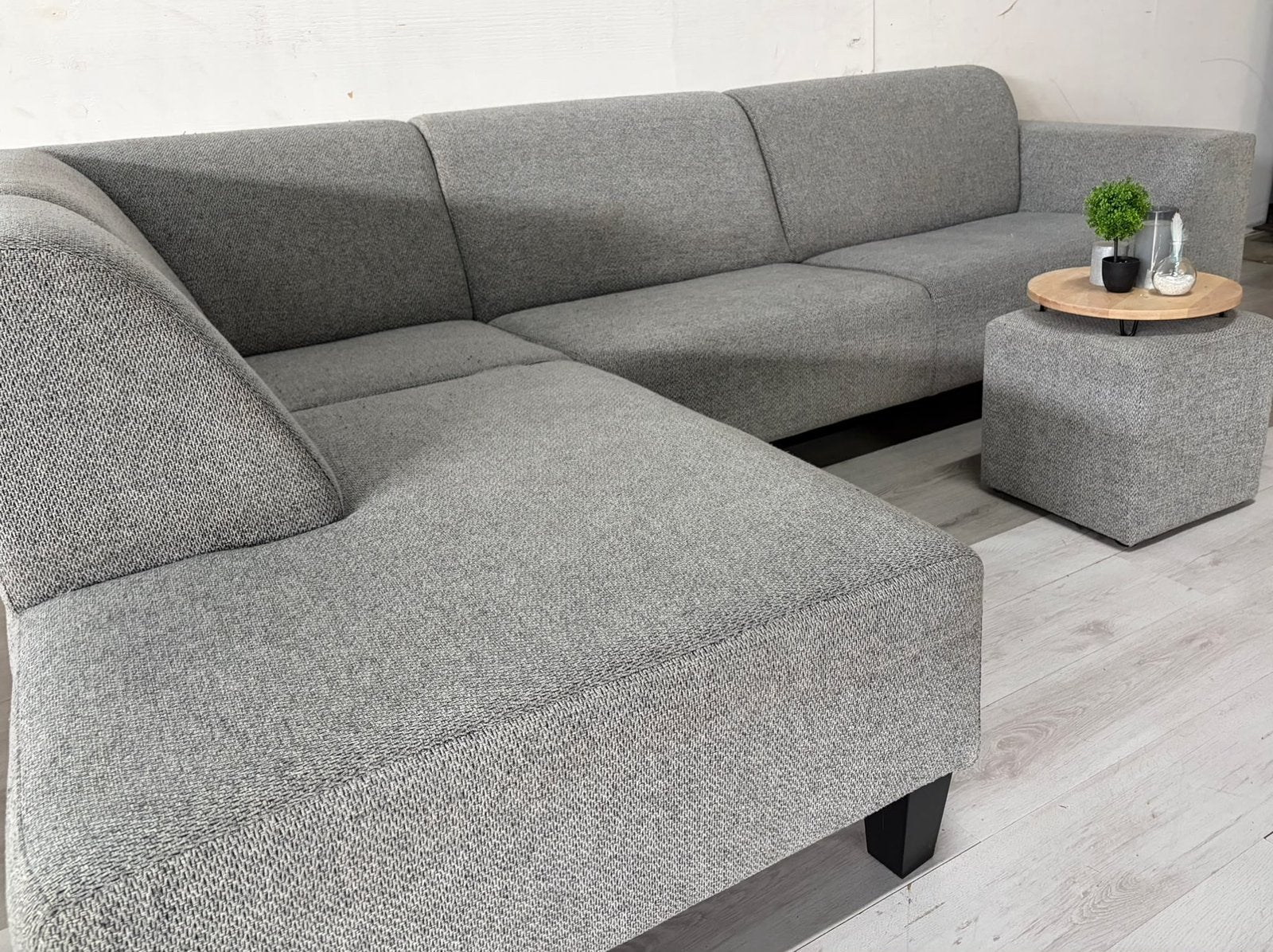 Hoekbank Grijs - Professioneel gereinigd, Huis en Inrichting, Banken | Bankstellen, Verzenden, Hoekbank, 300 cm of meer, Zo goed als nieuw