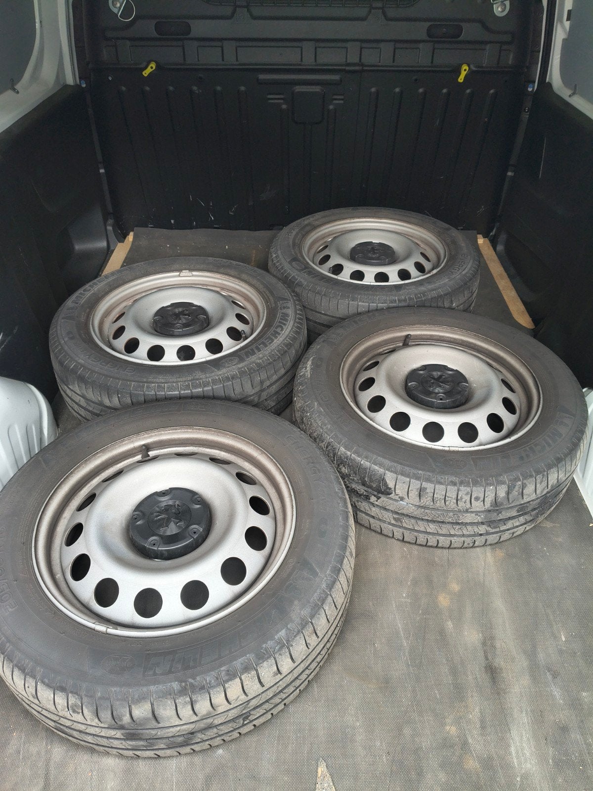 Peugeot: Set van 4 Michelin Energy Saver banden met velgen, Bestelwagen, 16 inch, Banden en Velgen, Nieuw