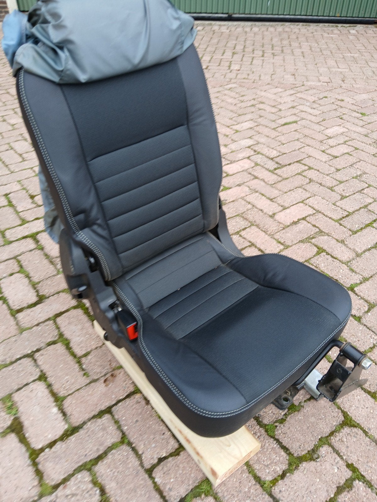 Twee Land Rover Defender stoelen met waterdichte hoes, Ophalen, Gebruikt, Land Rover