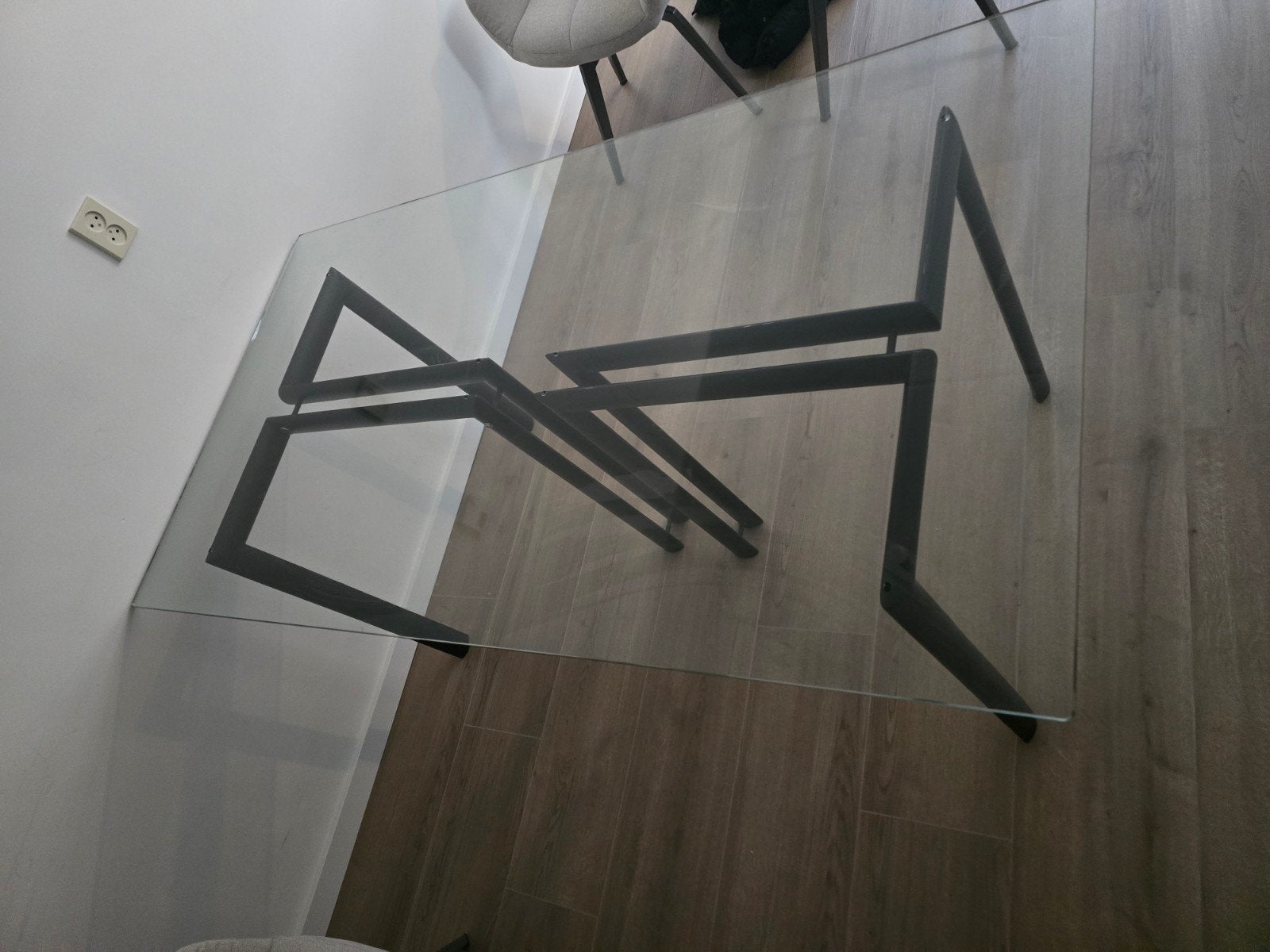 Glazen eettafel met unieke poten, Ophalen
