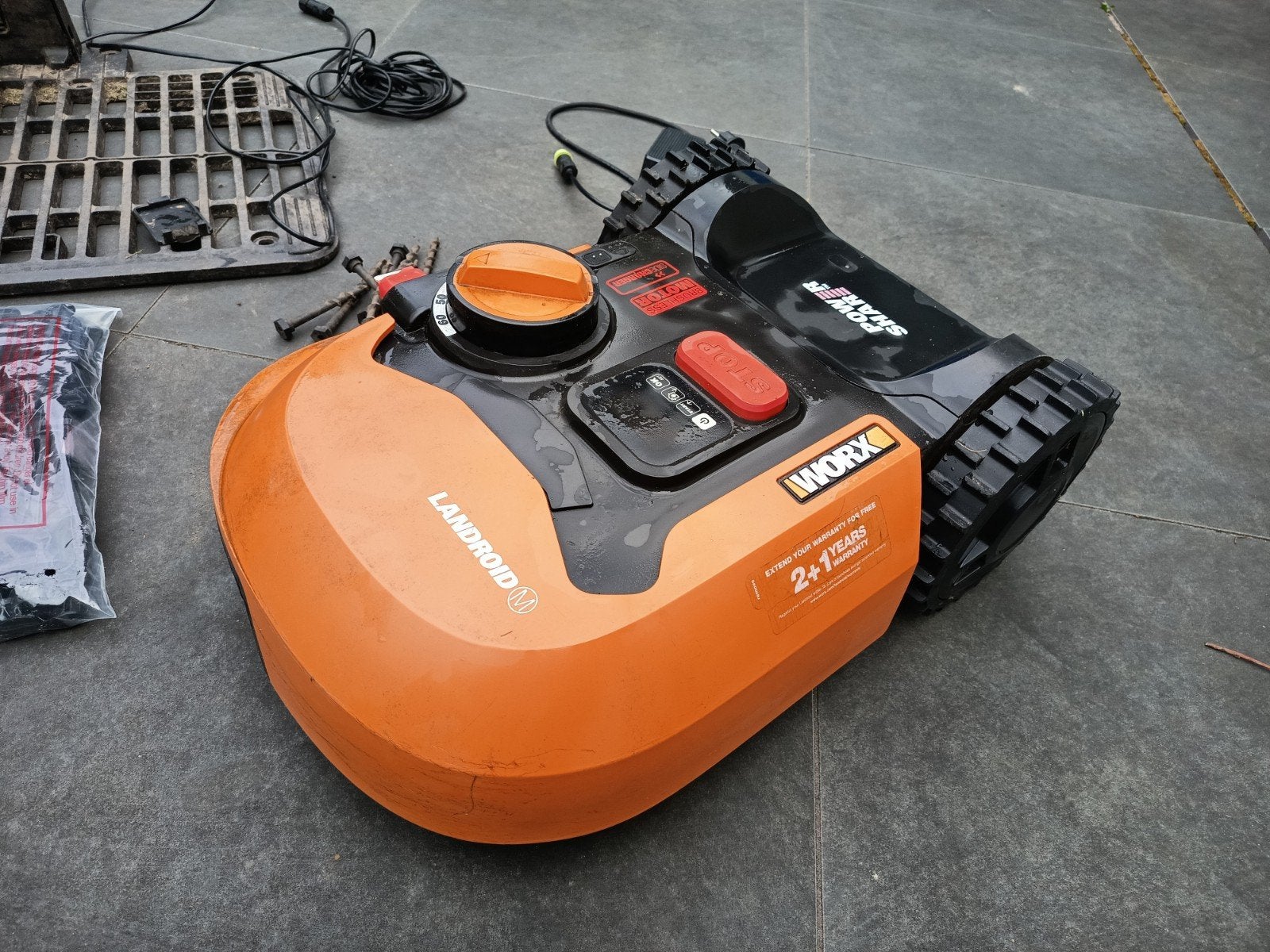 Worx Landroid M500 robotmaaier met accessoires, Cirkelmaaier, Gebruikt, Minder dan 30 cm, Ophalen of Verzenden