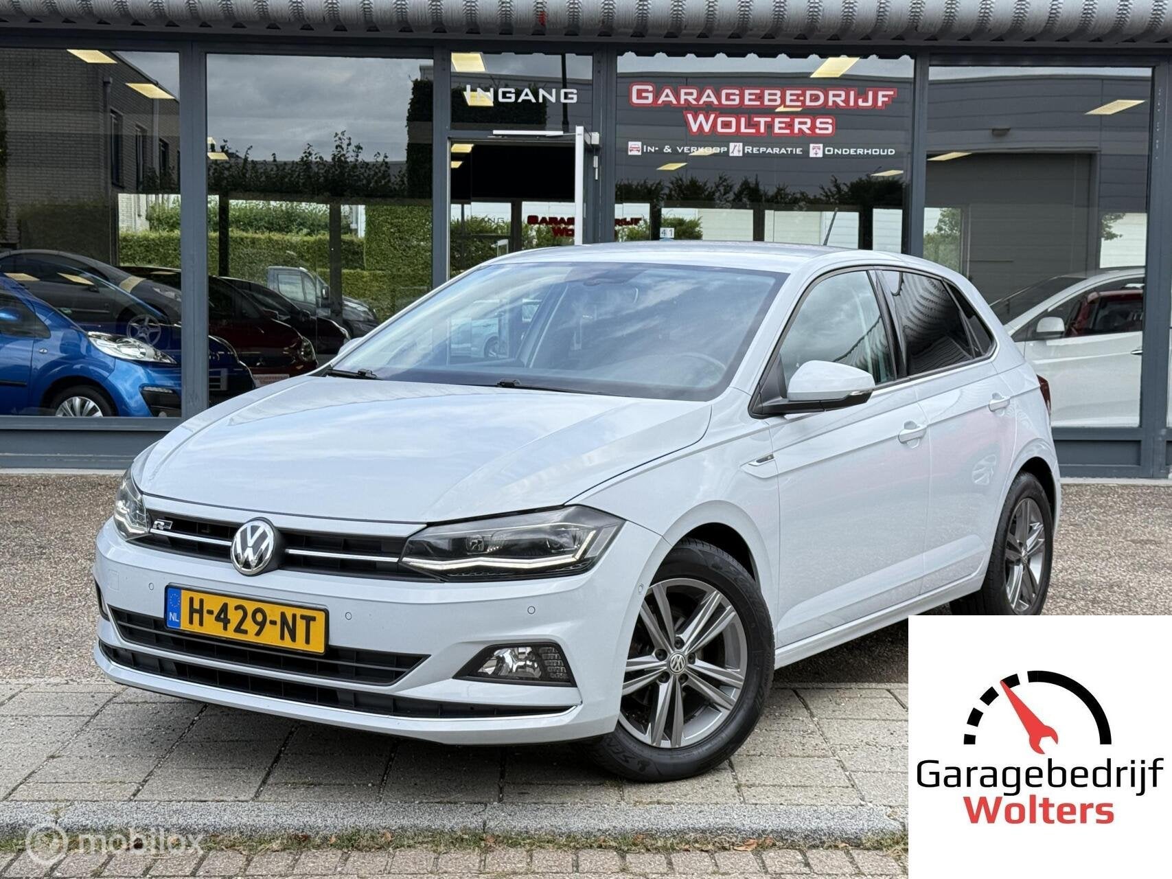 Volkswagen Polo 1.0 TSI Highline R-LINE AUTOMAAT STOELVERWAR, Auto's, Stof, 95 pk, Met garantie (alle), Wit