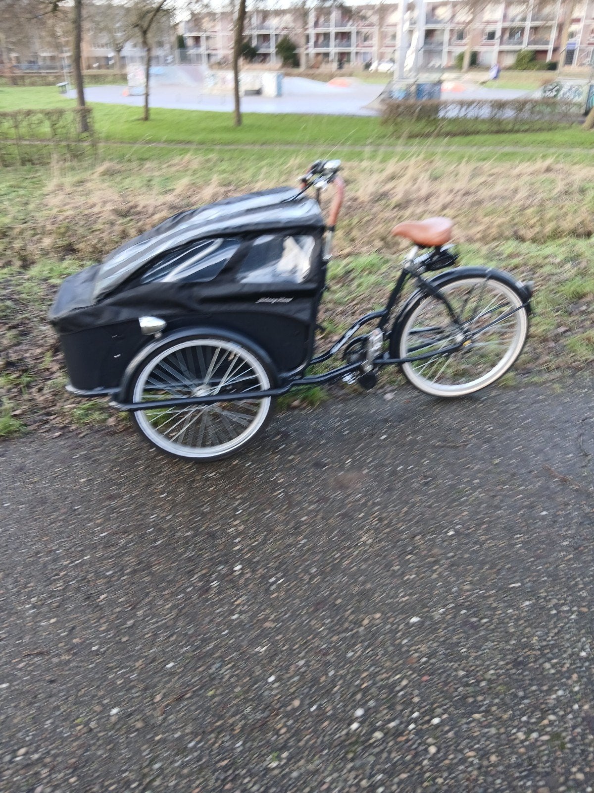 nette Johnny loco elektrische bakfiets met huif, Fietsen en Brommers, Ophalen, Huif, Zo goed als nieuw, 2 kinderen