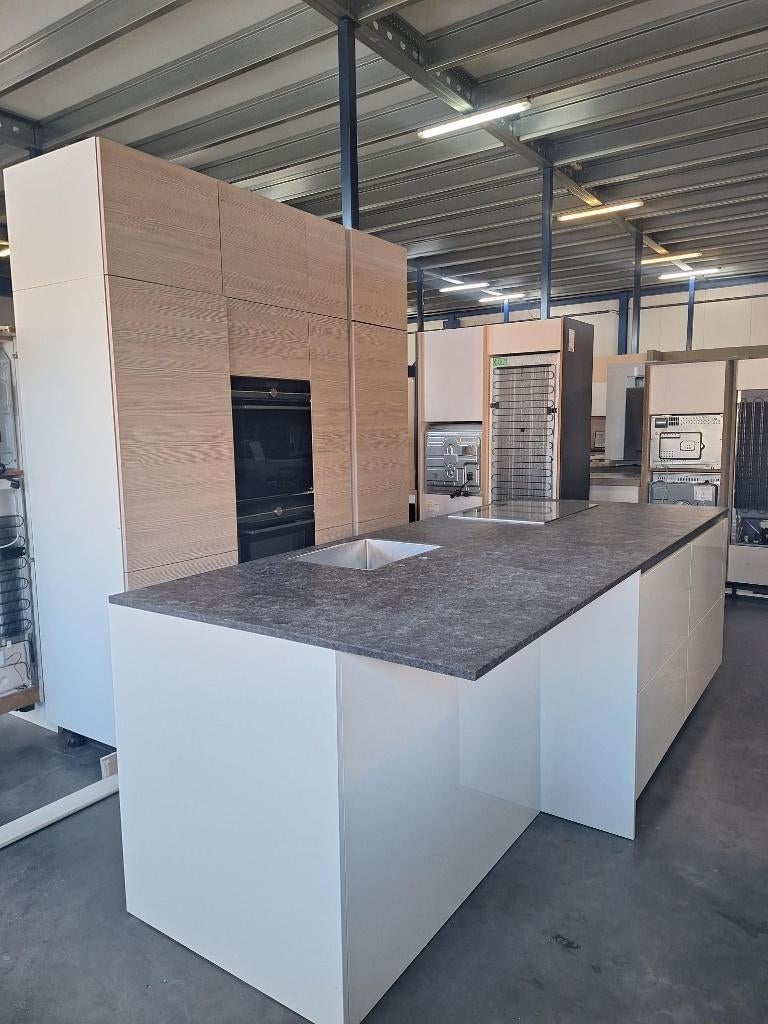 Complete keuken Compleet met APP 120Keukens op voorraad 2902, Ophalen of Verzenden, Zo goed als nieuw, Overige typen, Met kookeiland