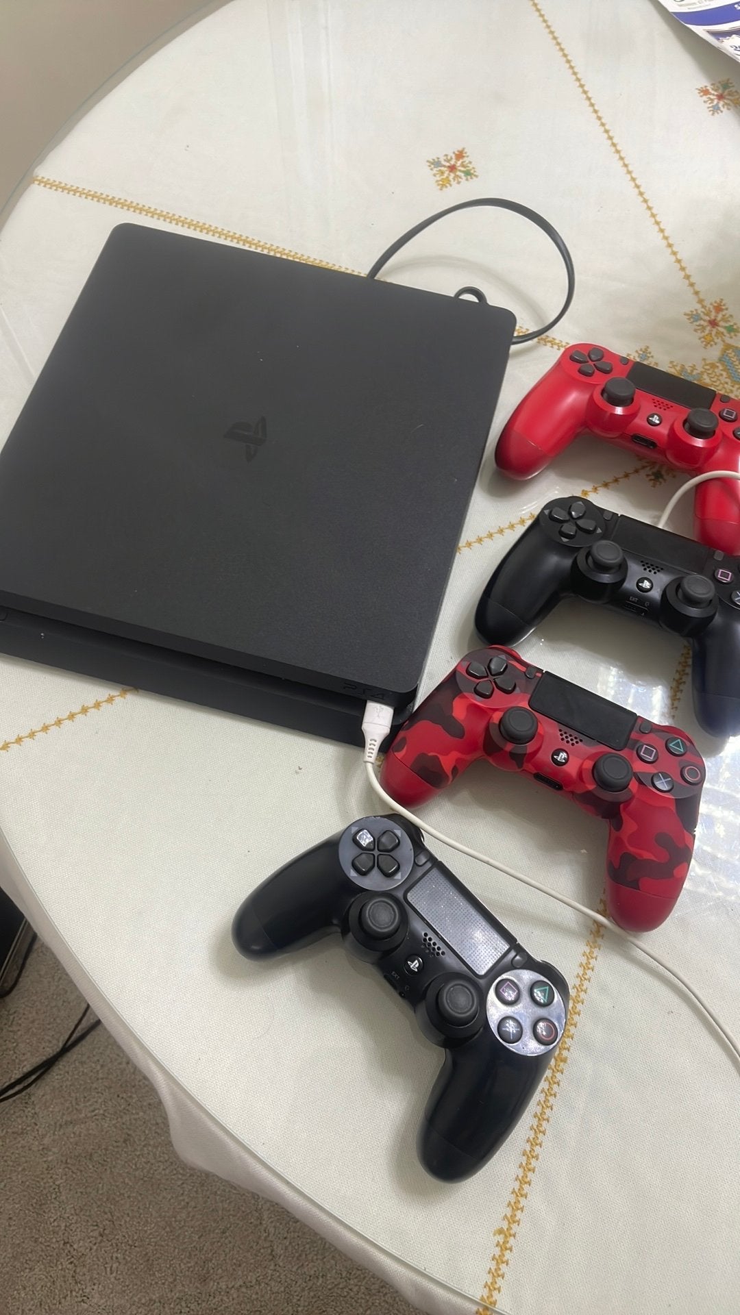 Playstation 4 slim met4 controllers, Ophalen, Zo goed als nieuw, Met 1 controller, Slim